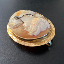 Load image into Gallery viewer, 14K Gold Frame Cameo Clip On Baroque Pearl Necklace