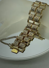 Load and play video in Gallery viewer, Damascene Double Row Link Bracelet
