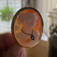 Load image into Gallery viewer, 14K Gold Frame Cameo Clip On Baroque Pearl Necklace

