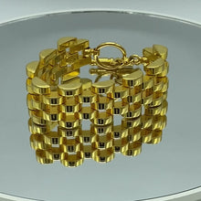 Load and play video in Gallery viewer, Italian Gold-tone Link Bracelet
